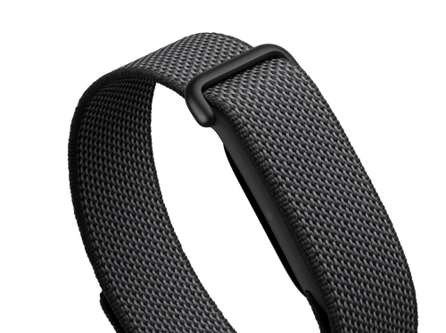 Google Fitbit Air in Obsidian mit Textilarmband, freigestellt